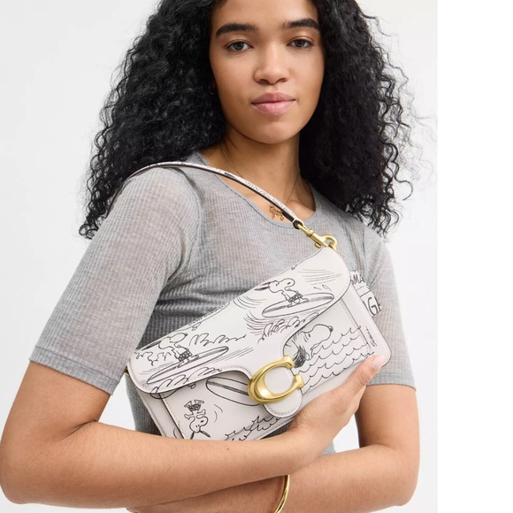 Authentic Coach X Peanuts Tabby Shoulder Bag 26 With Newspaper Print - Picture 5 of 5